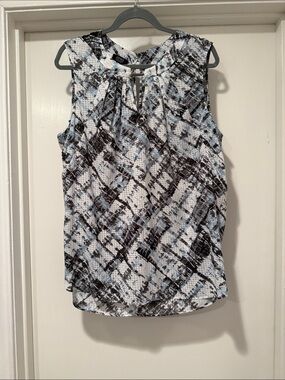 Jones New York Sleeveless Printed Keyhole Camisole - Light Blue/Black/White